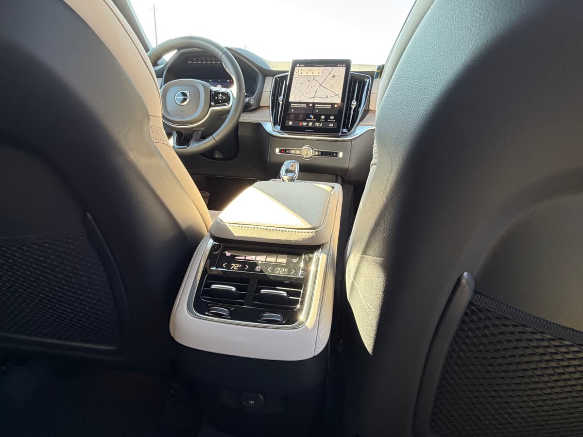 2026 Volvo XC90 - Image 11