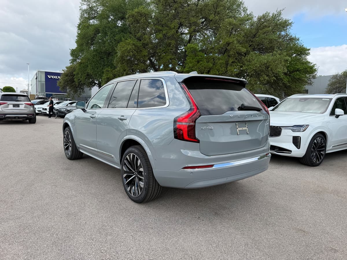 2026 Volvo XC90 plug-in hybrid - Image 4