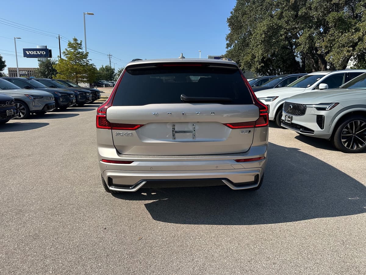 2026 Volvo XC60 - Image 5