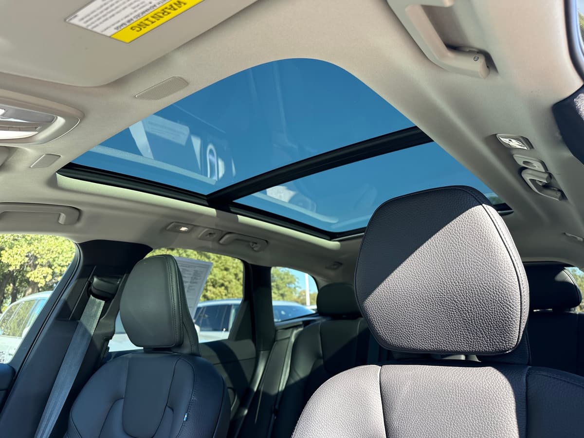 2022 Volvo XC60 - Image 22