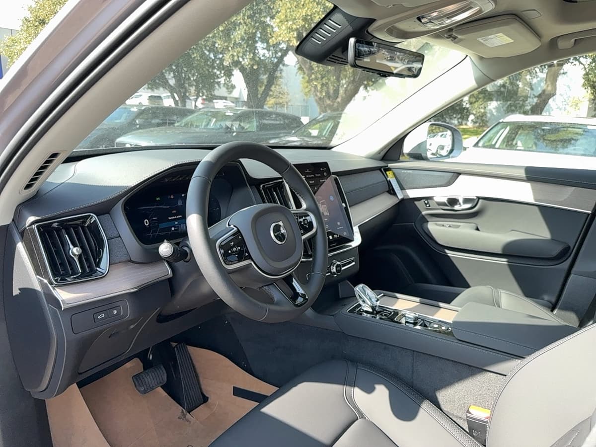 2026 Volvo XC90 plug-in hybrid - Image 11