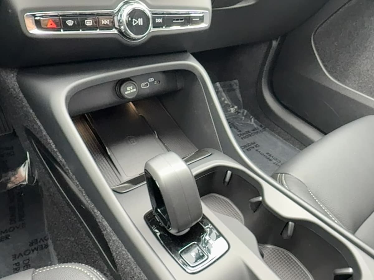2026 Volvo XC40 - Image 22