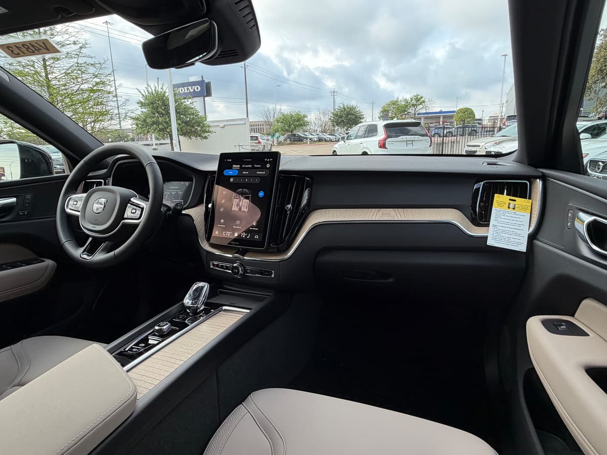 2026 Volvo XC60 - Image 10