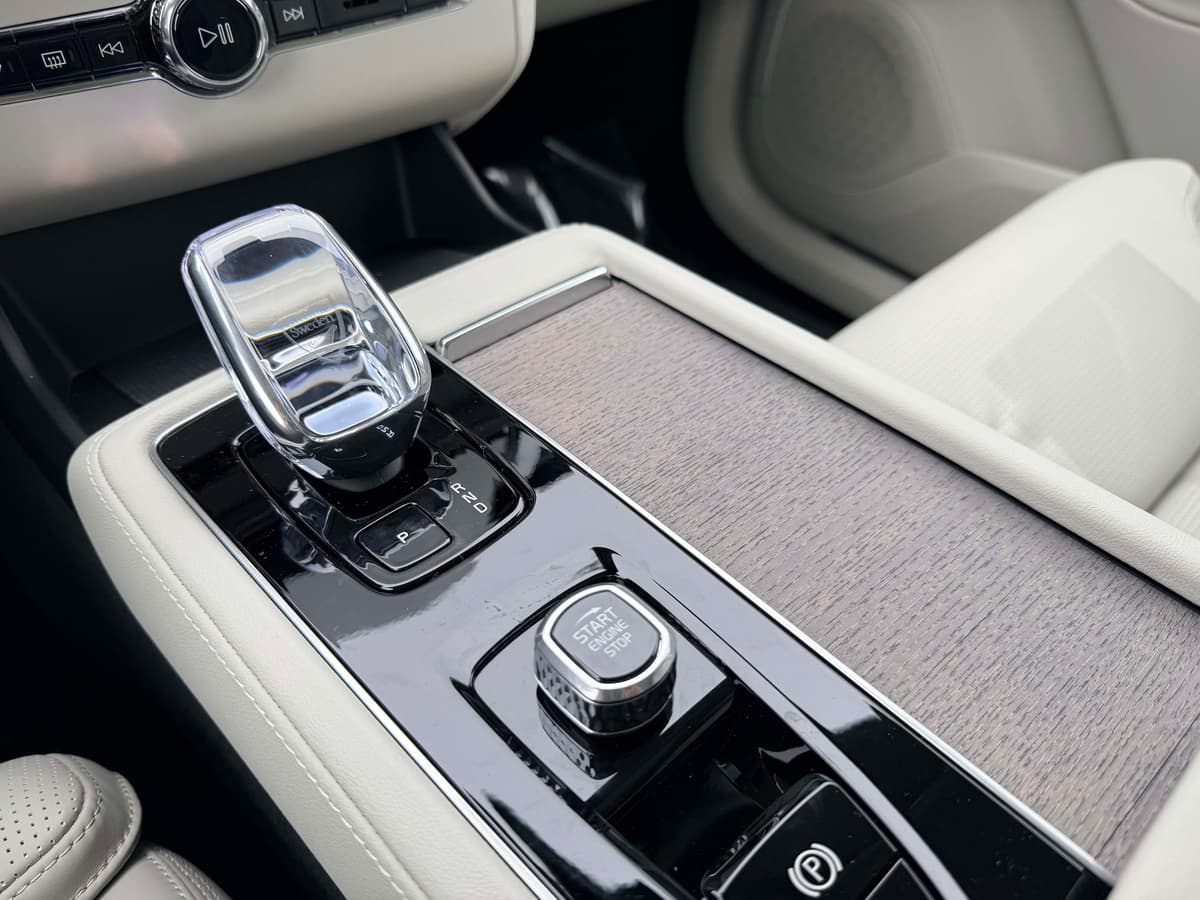 2026 Volvo XC90 plug-in hybrid - Image 24