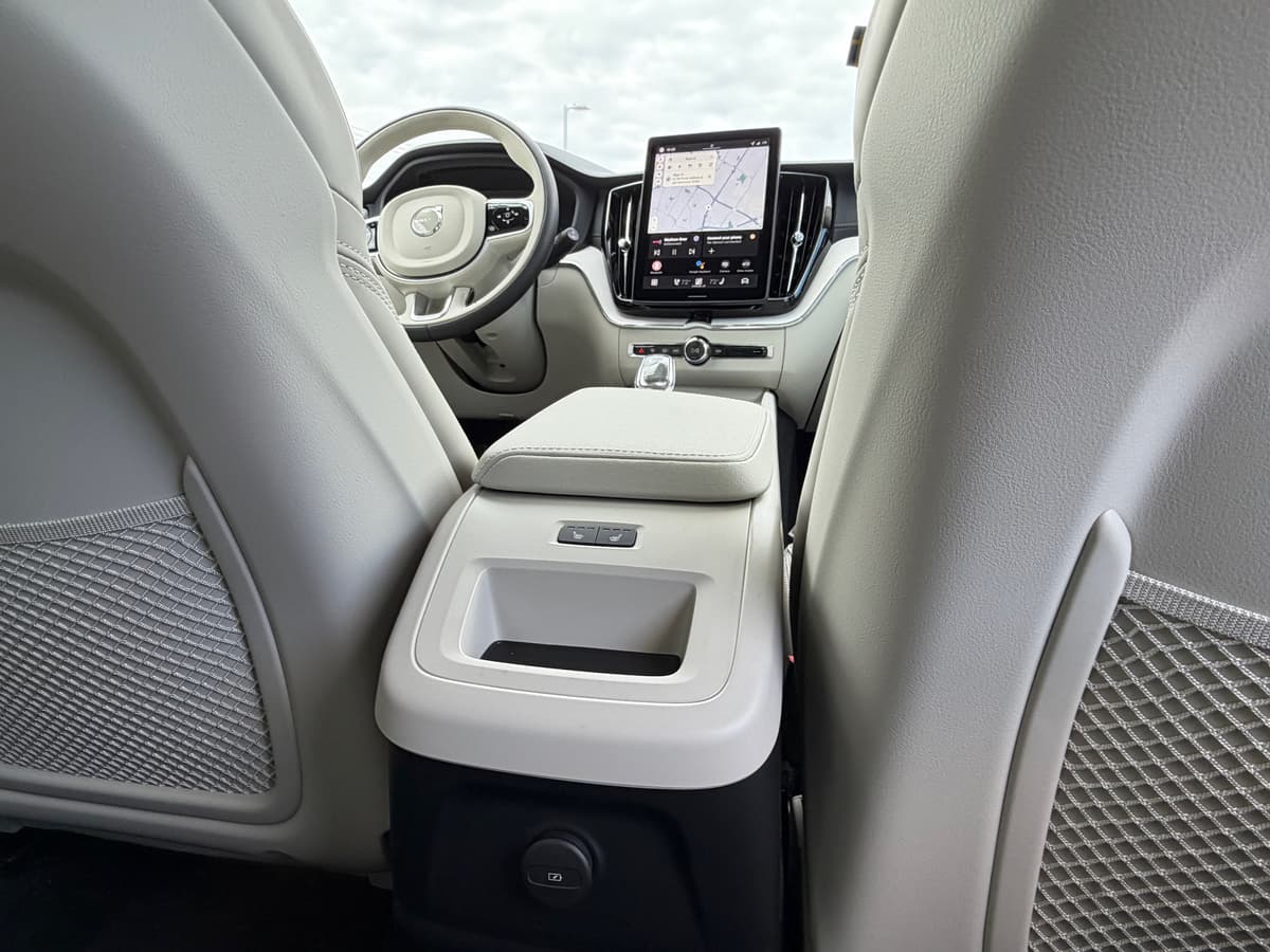 2026 Volvo XC60 plug-in hybrid - Image 11