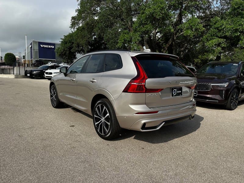 2025 Volvo XC60 - Image 4