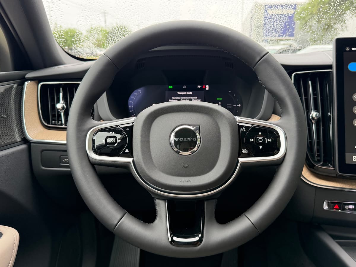 2026 Volvo XC60 plug-in hybrid - Image 14