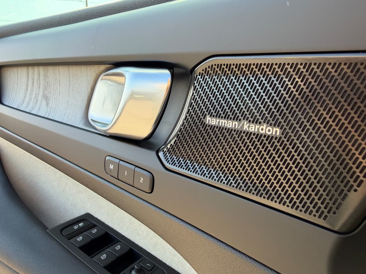 2026 Volvo XC40 - Image 18