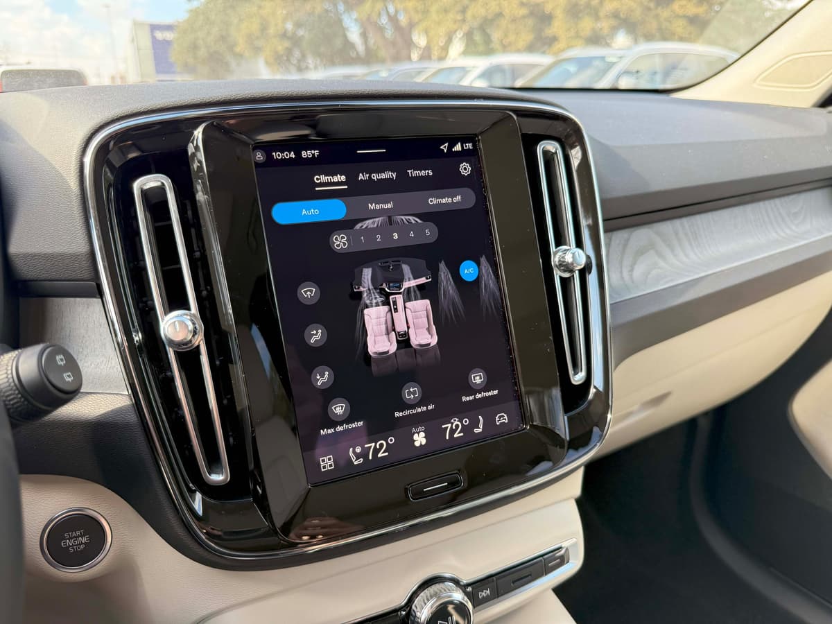 2026 Volvo XC40 - Image 25