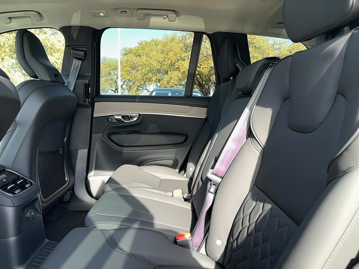 2025 Volvo XC90 plug-in hybrid - Image 14