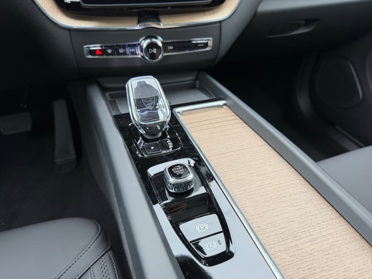2026 Volvo XC60 - Image 13