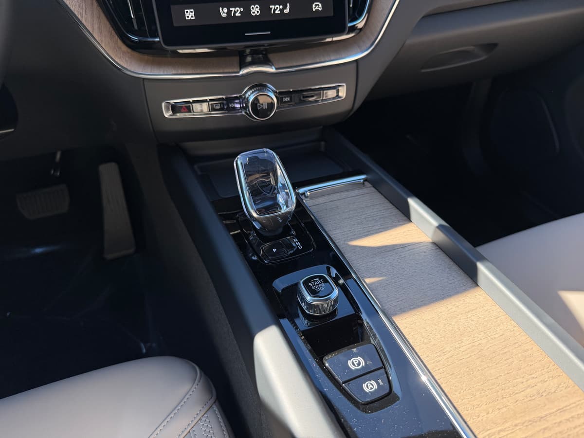 2026 Volvo XC60 - Image 13