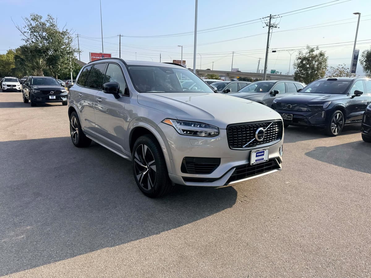 2023 Volvo XC90 Recharge Plug-In Hybrid - Image 6