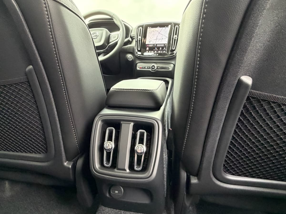 2026 Volvo XC40 - Image 11