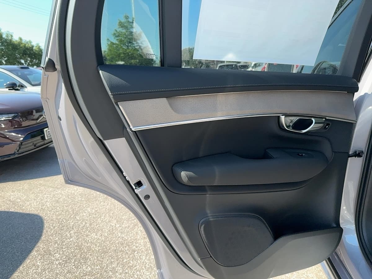 2026 Volvo XC90 - Image 14