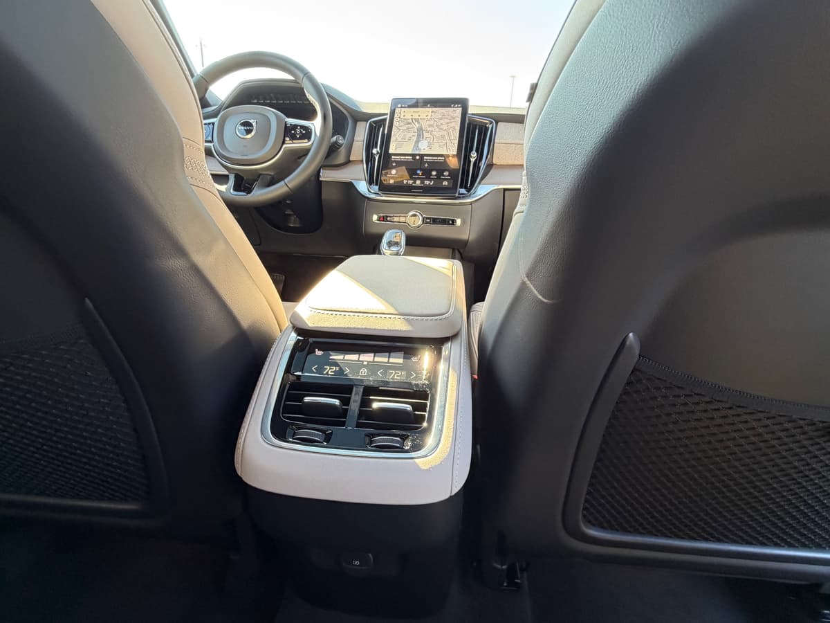 2026 Volvo XC90 - Image 11