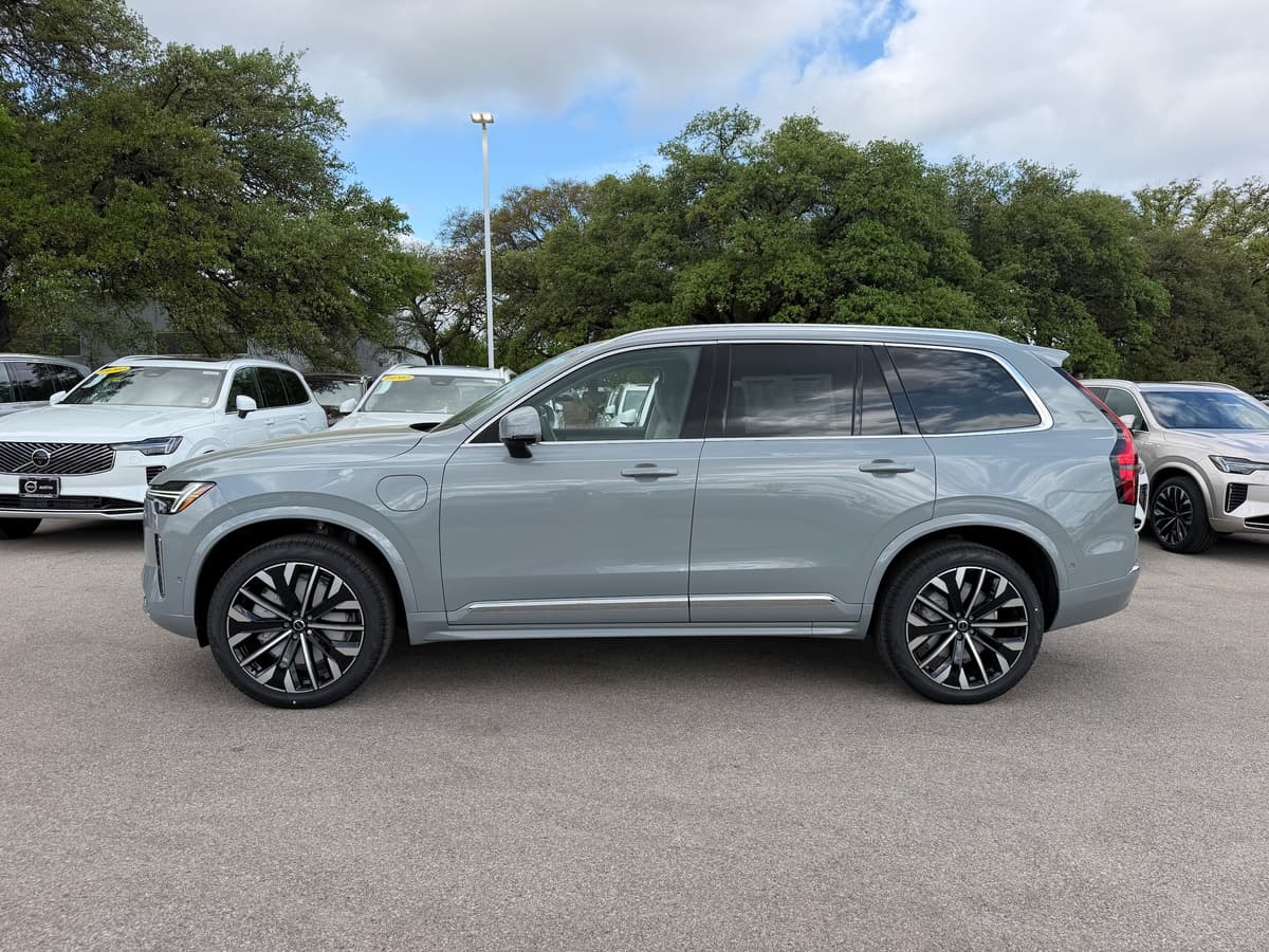 2026 Volvo XC90 plug-in hybrid - Image 3