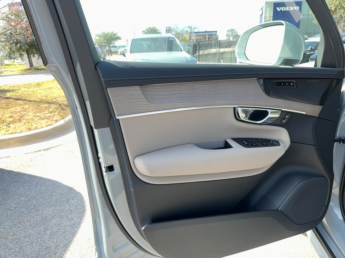 2026 Volvo XC90 - Image 11