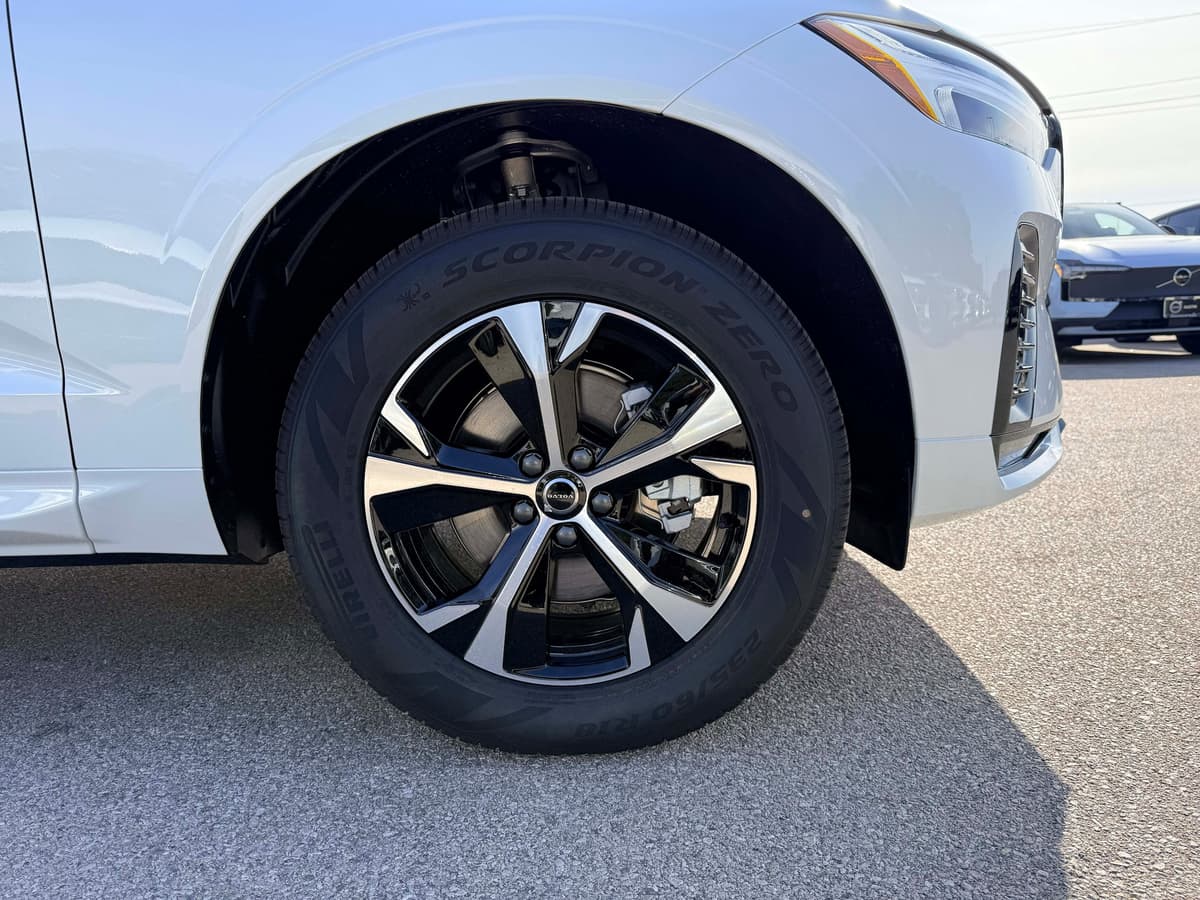 2026 Volvo XC60 - Image 9