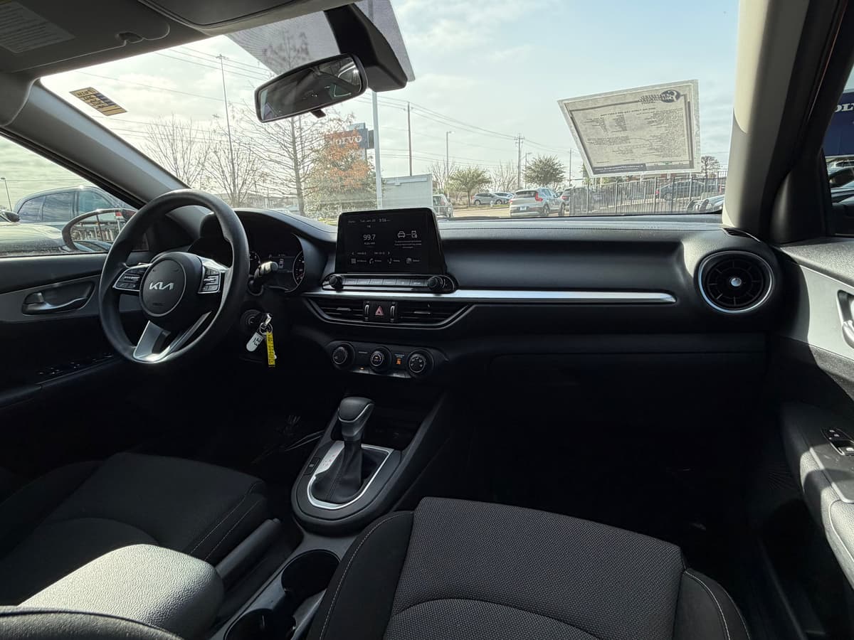 2023 Kia Forte - Image 12