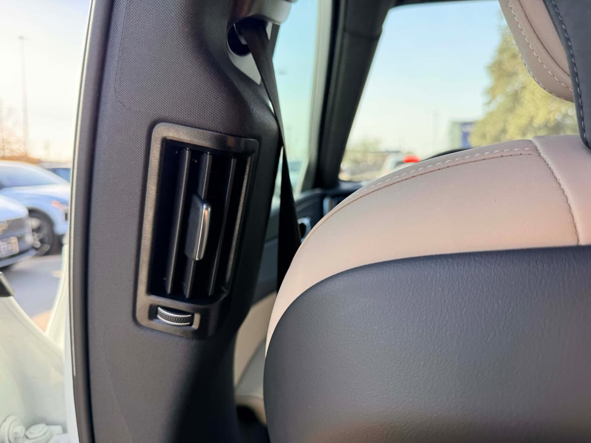 2026 Volvo XC60 - Image 16