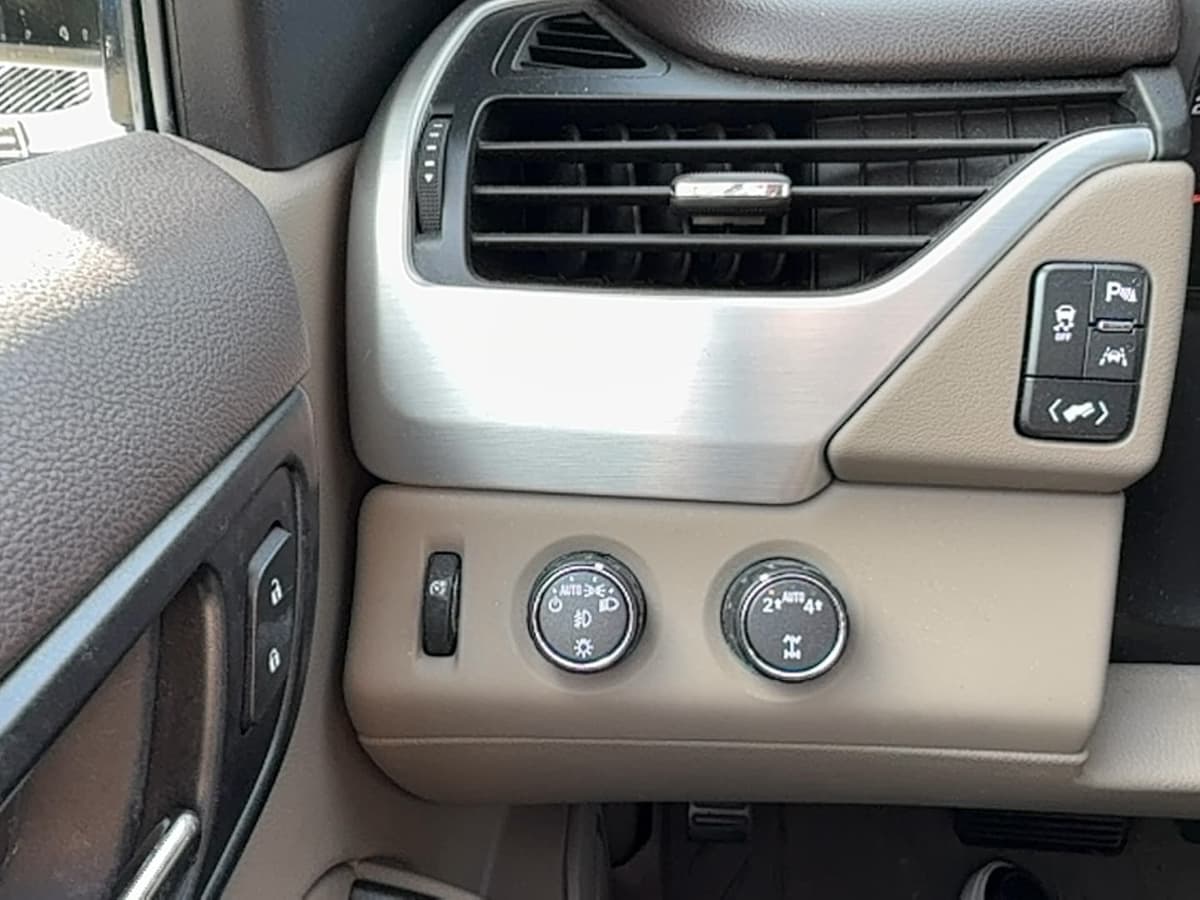 2017 GMC Yukon XL - Image 22