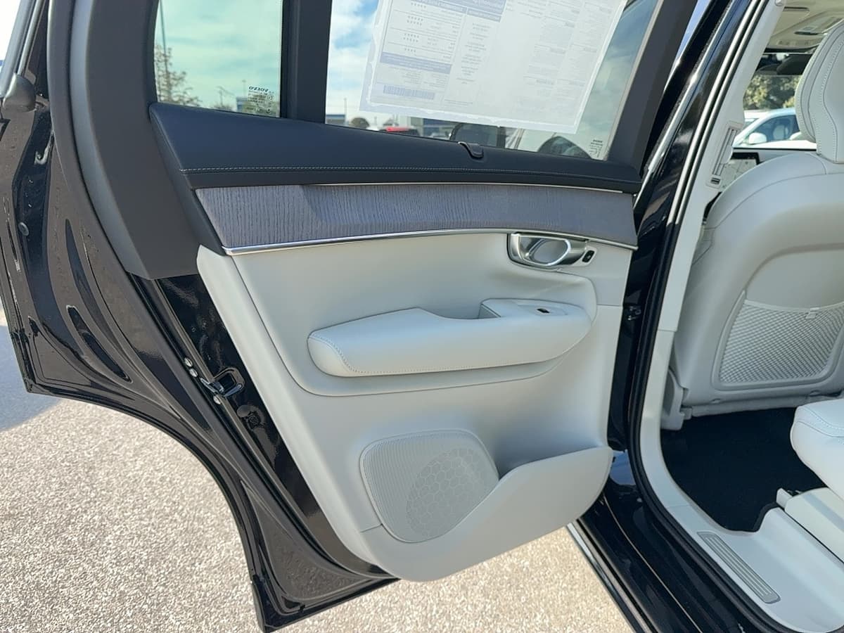 2026 Volvo XC90 - Image 12