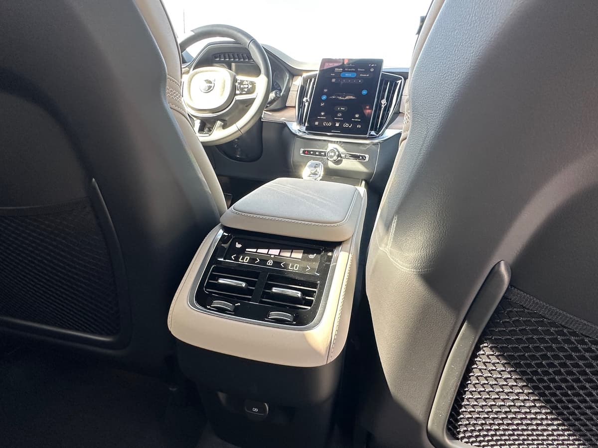 2026 Volvo XC90 - Image 11