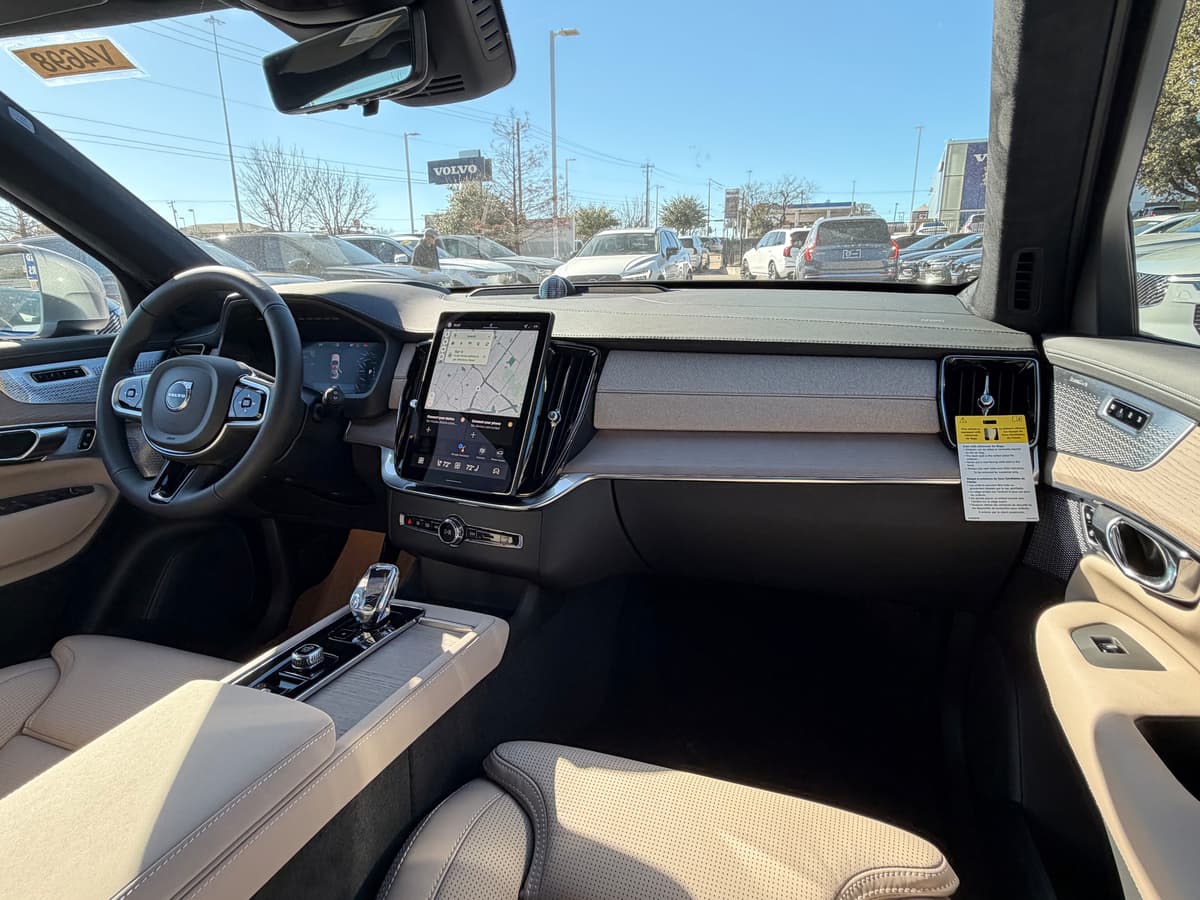 2026 Volvo XC90 plug-in hybrid - Image 10