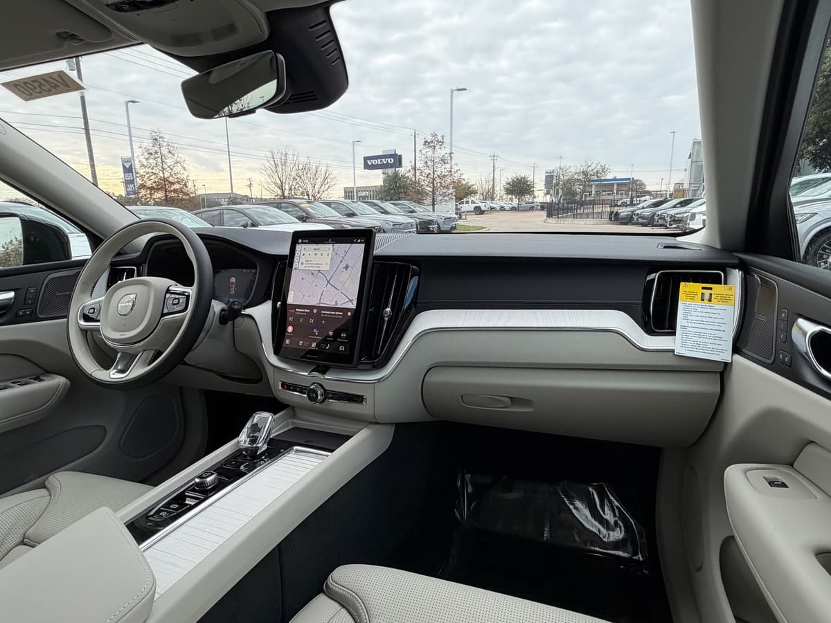 2026 Volvo XC60 plug-in hybrid - Image 10