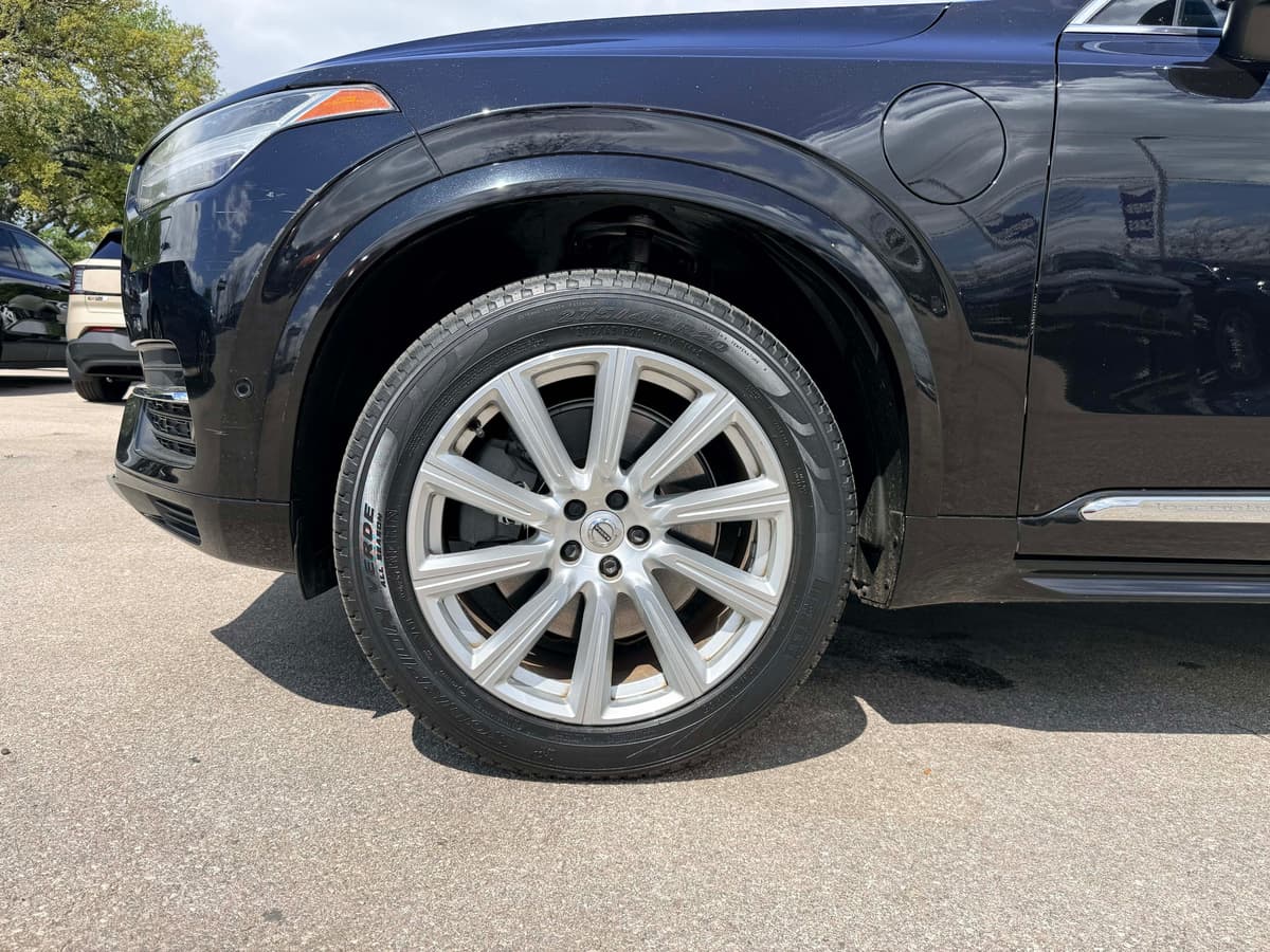 2016 Volvo XC90 Hybrid - Image 10