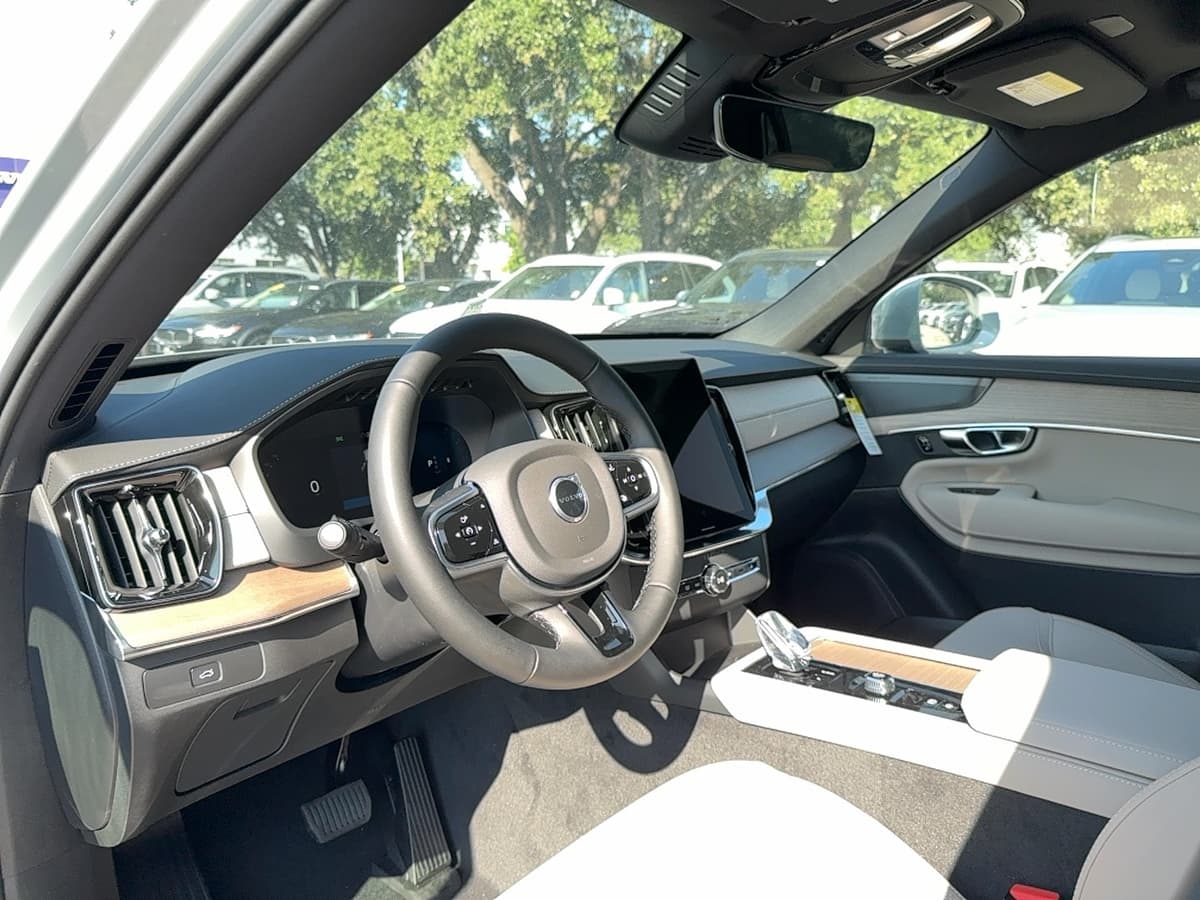 2026 Volvo XC90 - Image 12