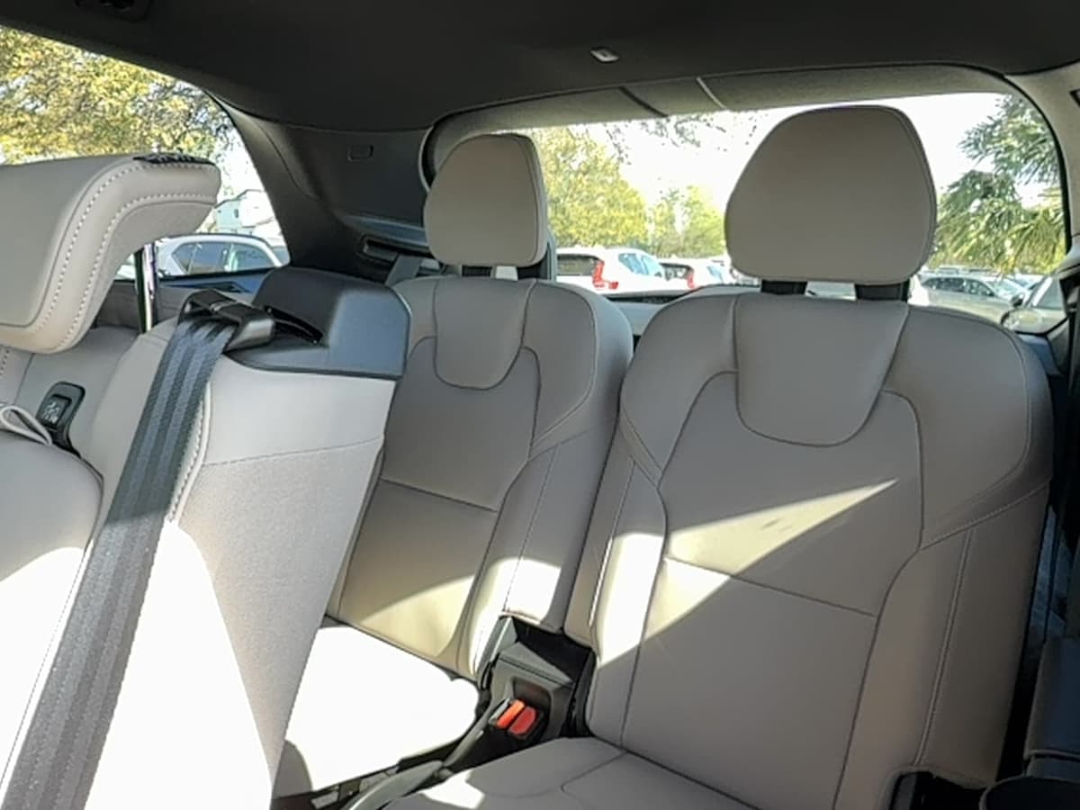 2026 Volvo XC90 - Image 15