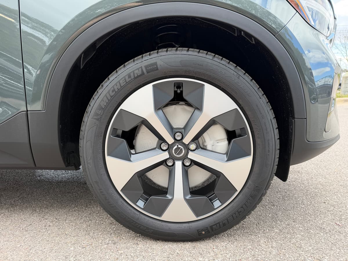 2026 Volvo XC40 - Image 7