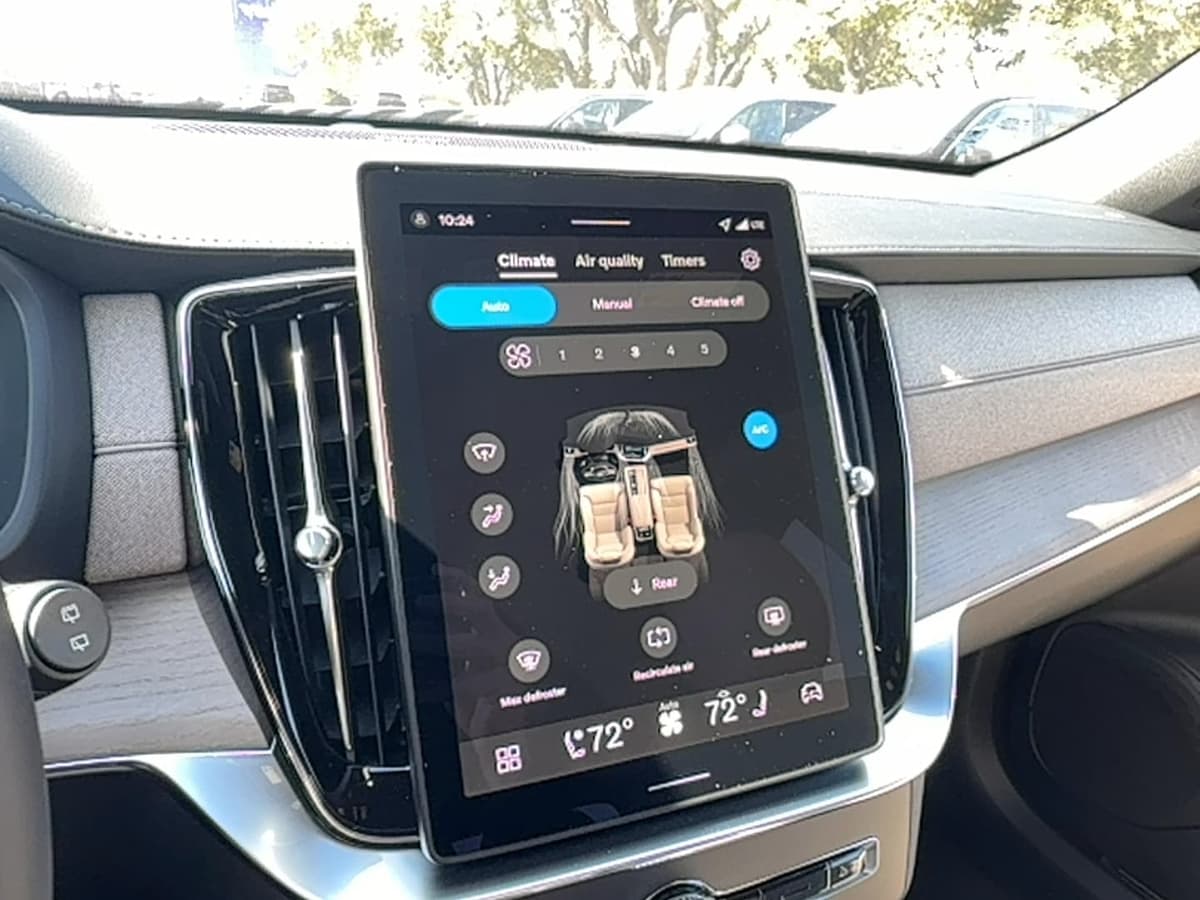 2026 Volvo XC90 plug-in hybrid - Image 21