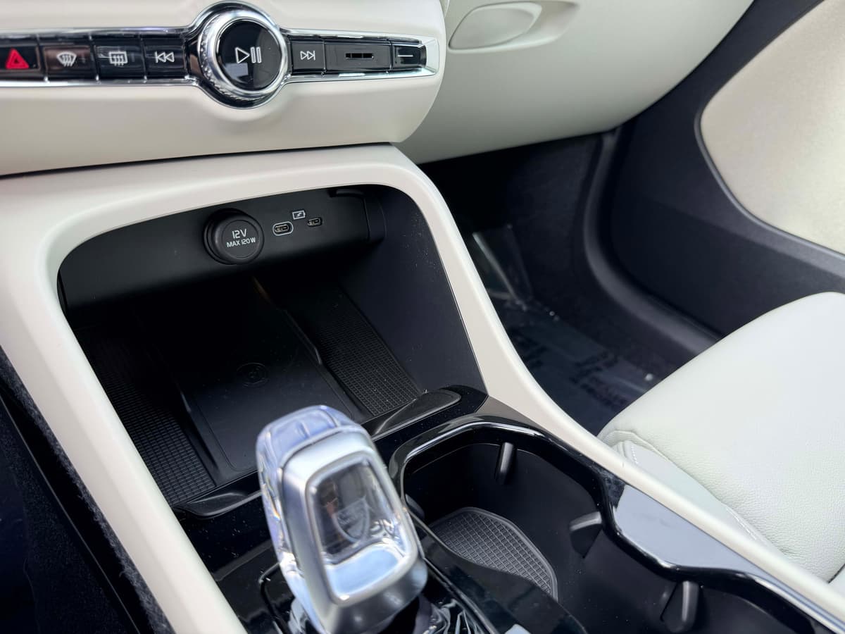 2026 Volvo XC40 - Image 23