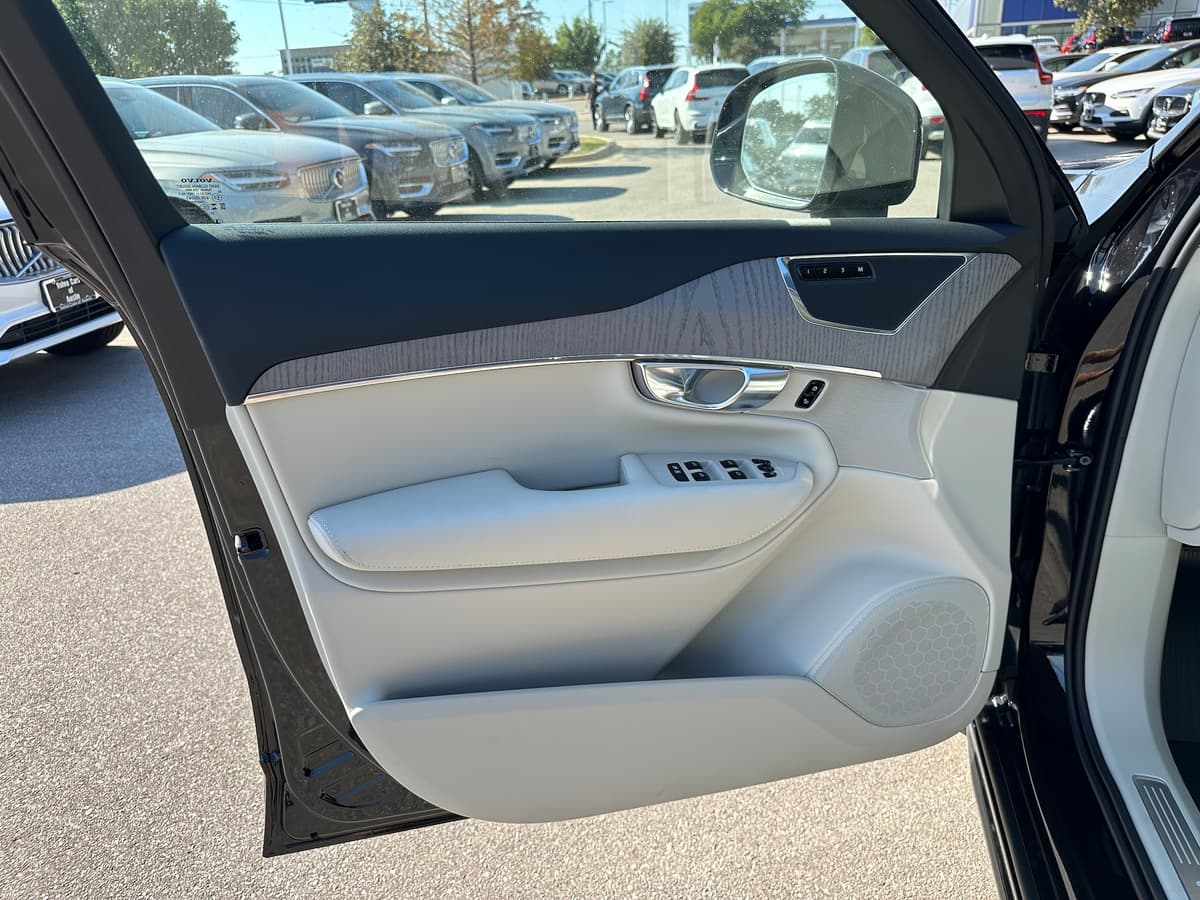 2025 Volvo XC90 - Image 15