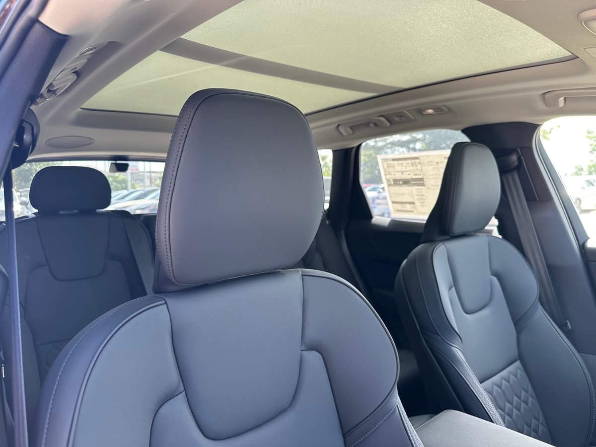 2026 Volvo XC60 - Image 9