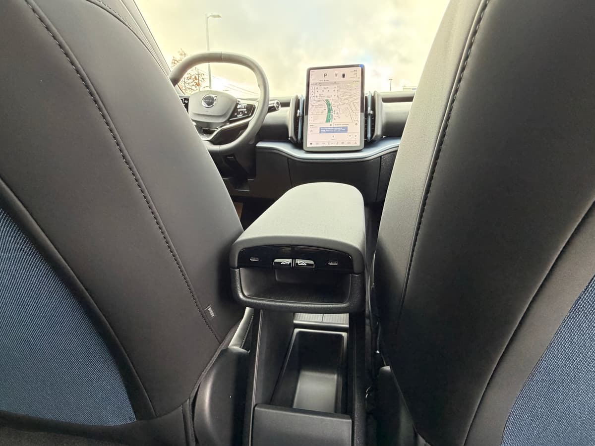 2026 Volvo EX30 - Image 11
