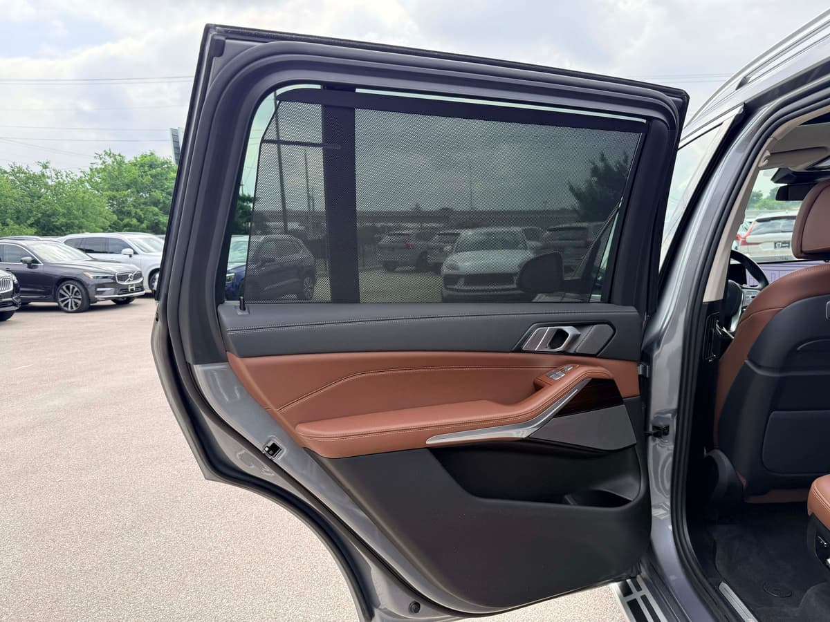 2026 BMW X7 - Image 13