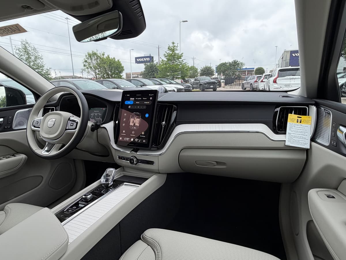 2026 Volvo XC60 - Image 10