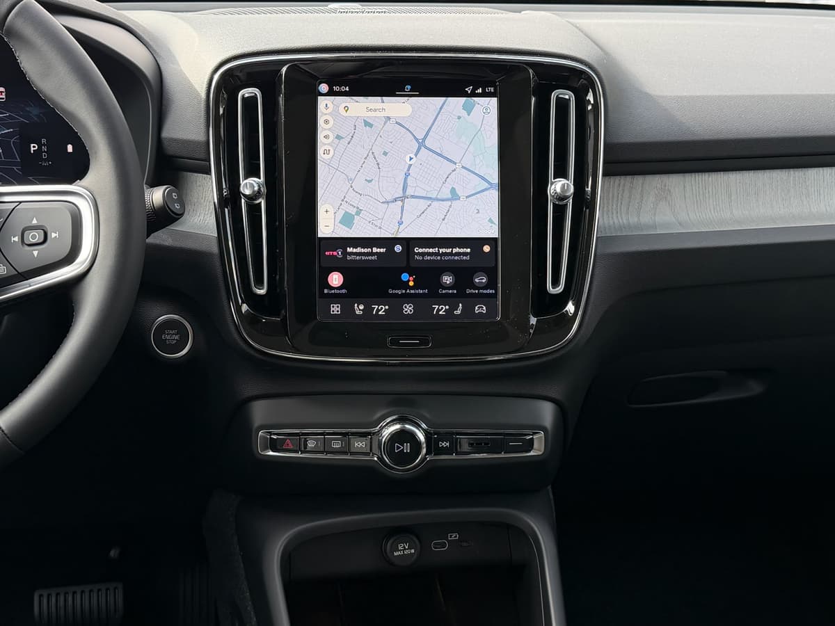 2026 Volvo XC40 - Image 12