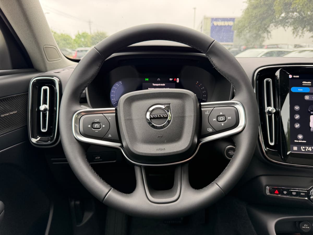 2026 Volvo XC40 - Image 12