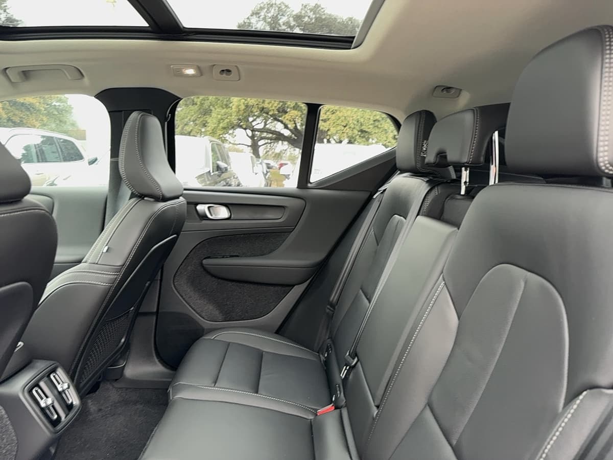 2026 Volvo XC40 - Image 17