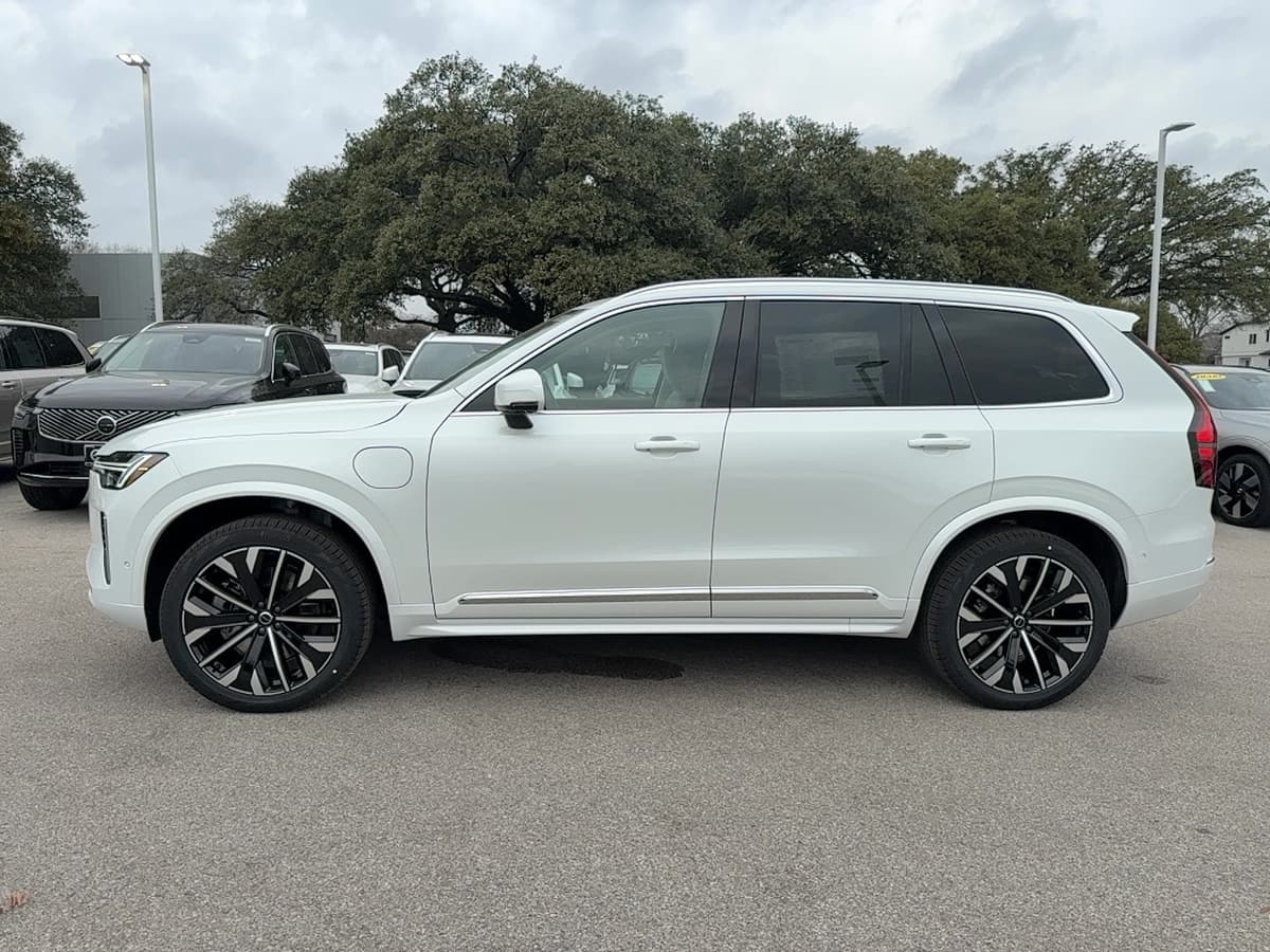 2026 Volvo XC90 plug-in hybrid - Image 3