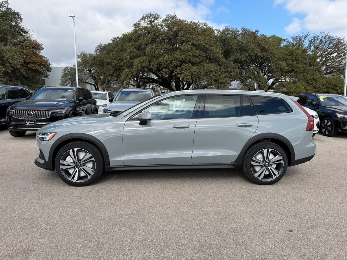 2026 Volvo V60 Cross Country - Image 3