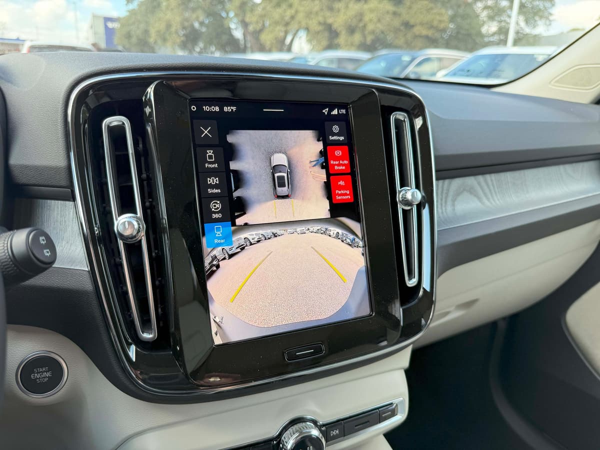 2026 Volvo XC40 - Image 23