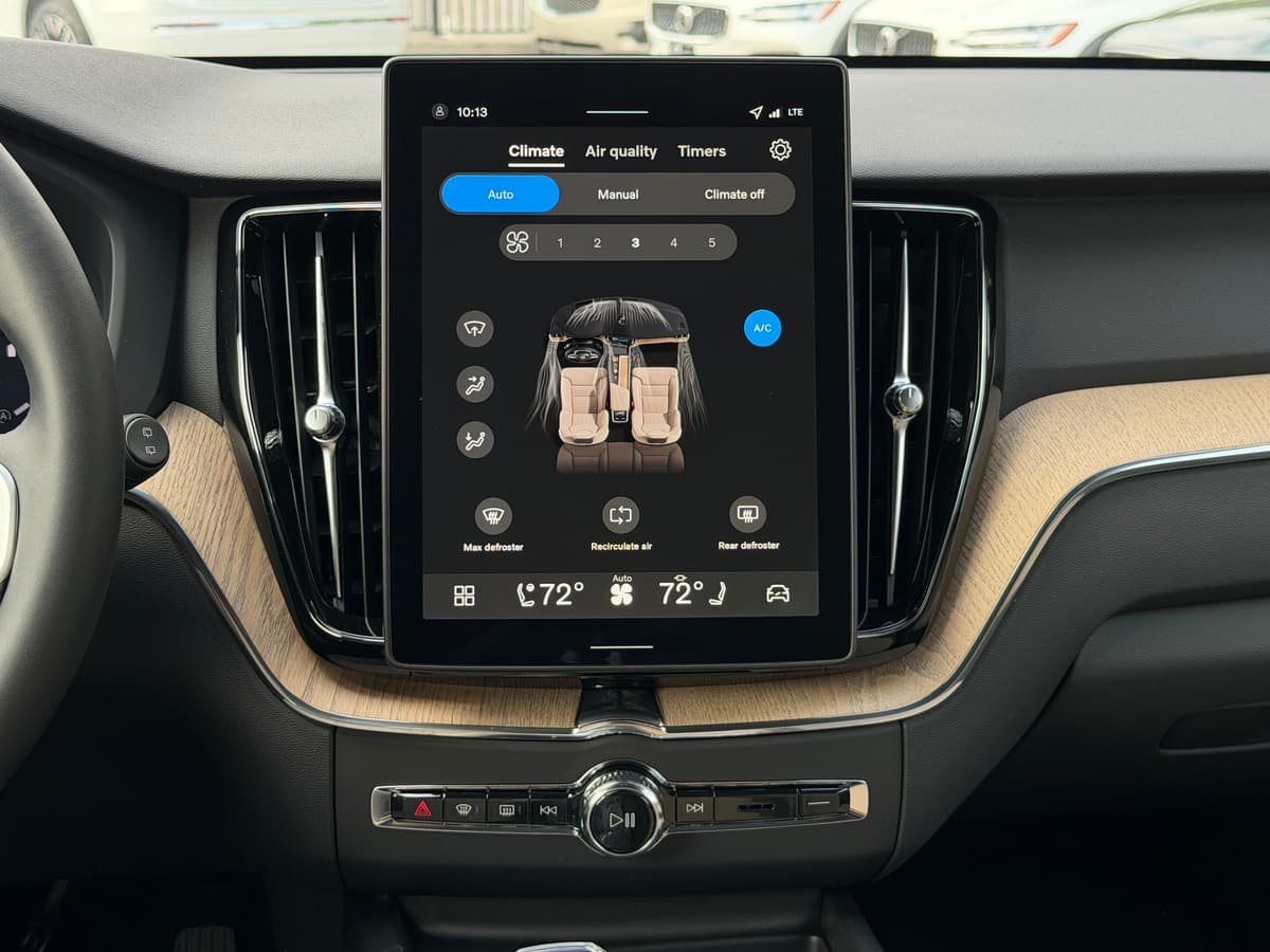 2026 Volvo XC60 - Image 12