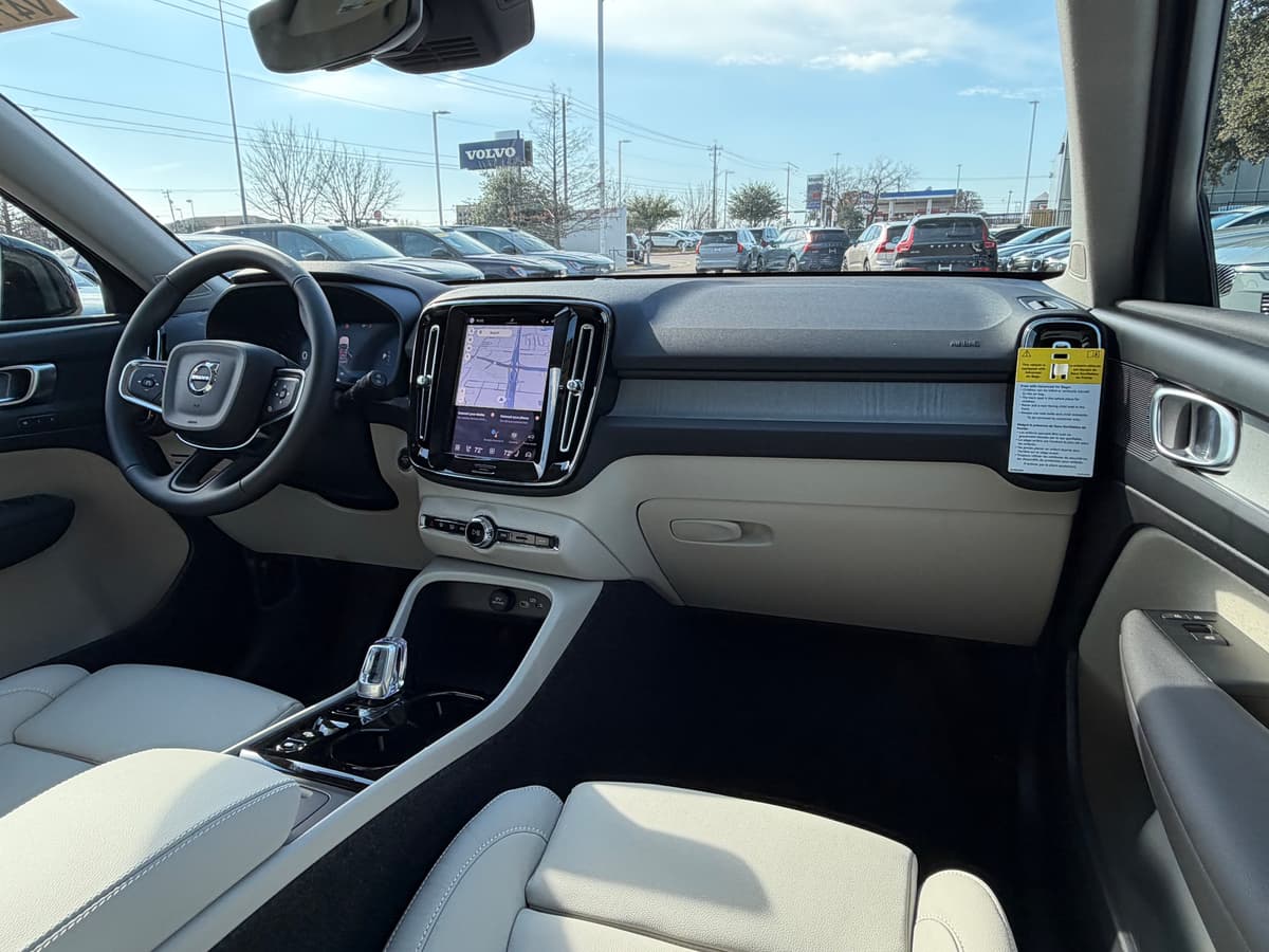 2026 Volvo XC40 - Image 10