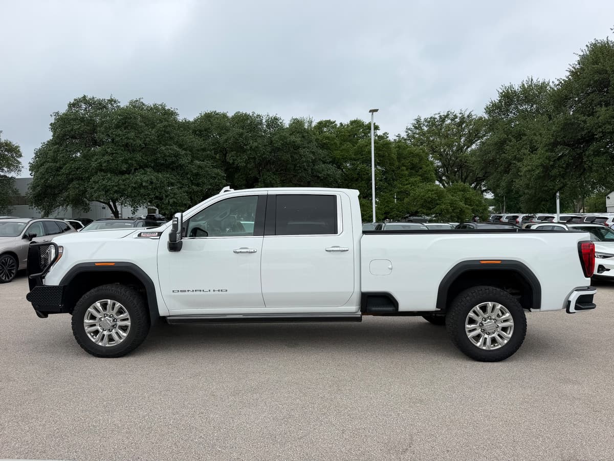 2022 GMC Sierra 2500 HD - Image 2
